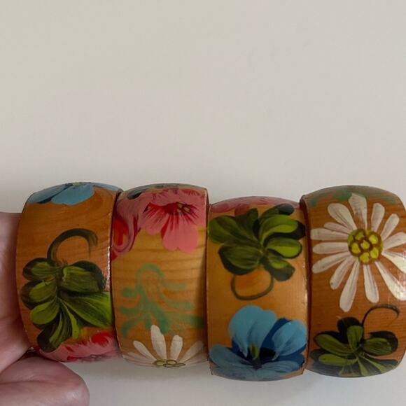 Hand Painted Floral Wooden Napkin Ring Set of 4 - Picture 2 of 3